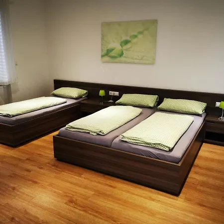 Eazy Hostel *